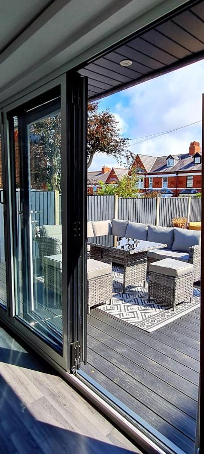Lovely Unit Elgin Drive Coastal Bliss Your Seaside Retreat With City Excitement Wallasey Exterior photo